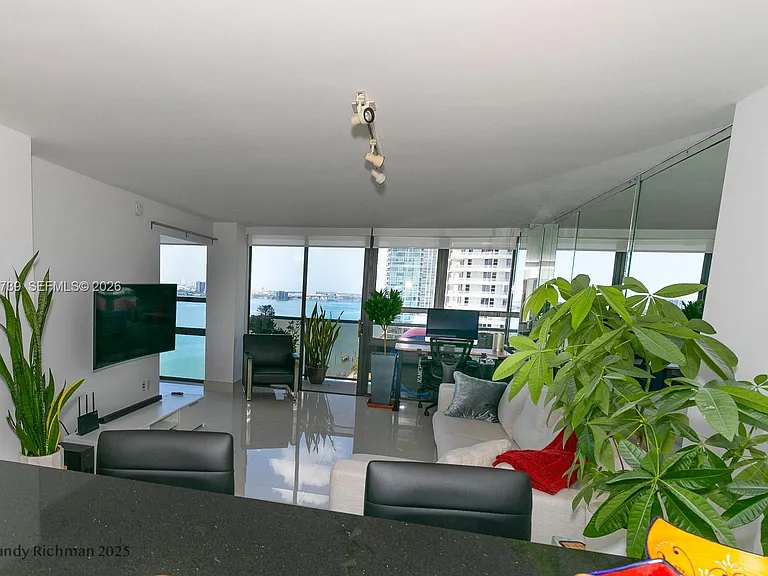 600 NE 36th St #1820 — Photo 7