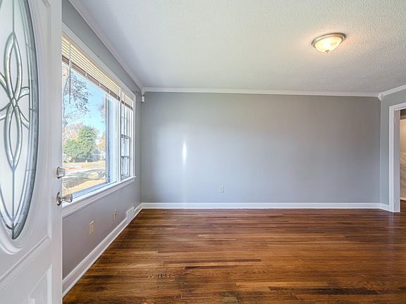 5th image of 1490 Joanne St