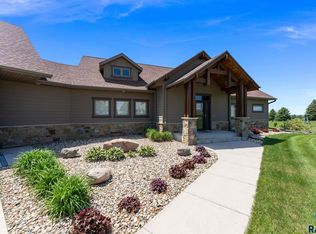 48290 Arrowhead Pl, Canton, SD 57013