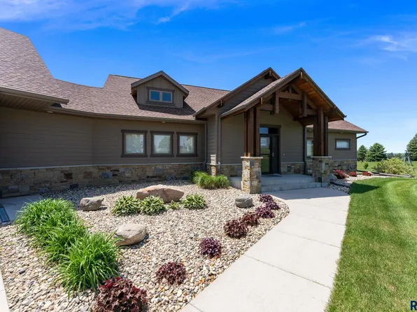 48290 Arrowhead Pl, Canton, SD 57013