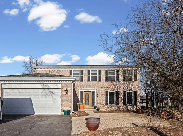 680 Lions Dr, Lake Zurich, IL 60047