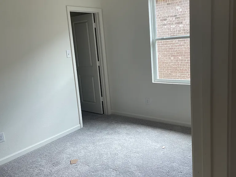 All windows have blinds