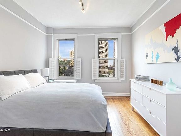 4th image of 170 E 94th St APT 6C