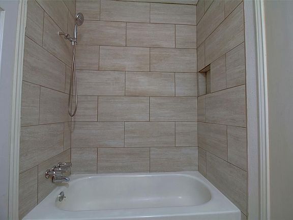 2nd image of 3606 Clover Ln