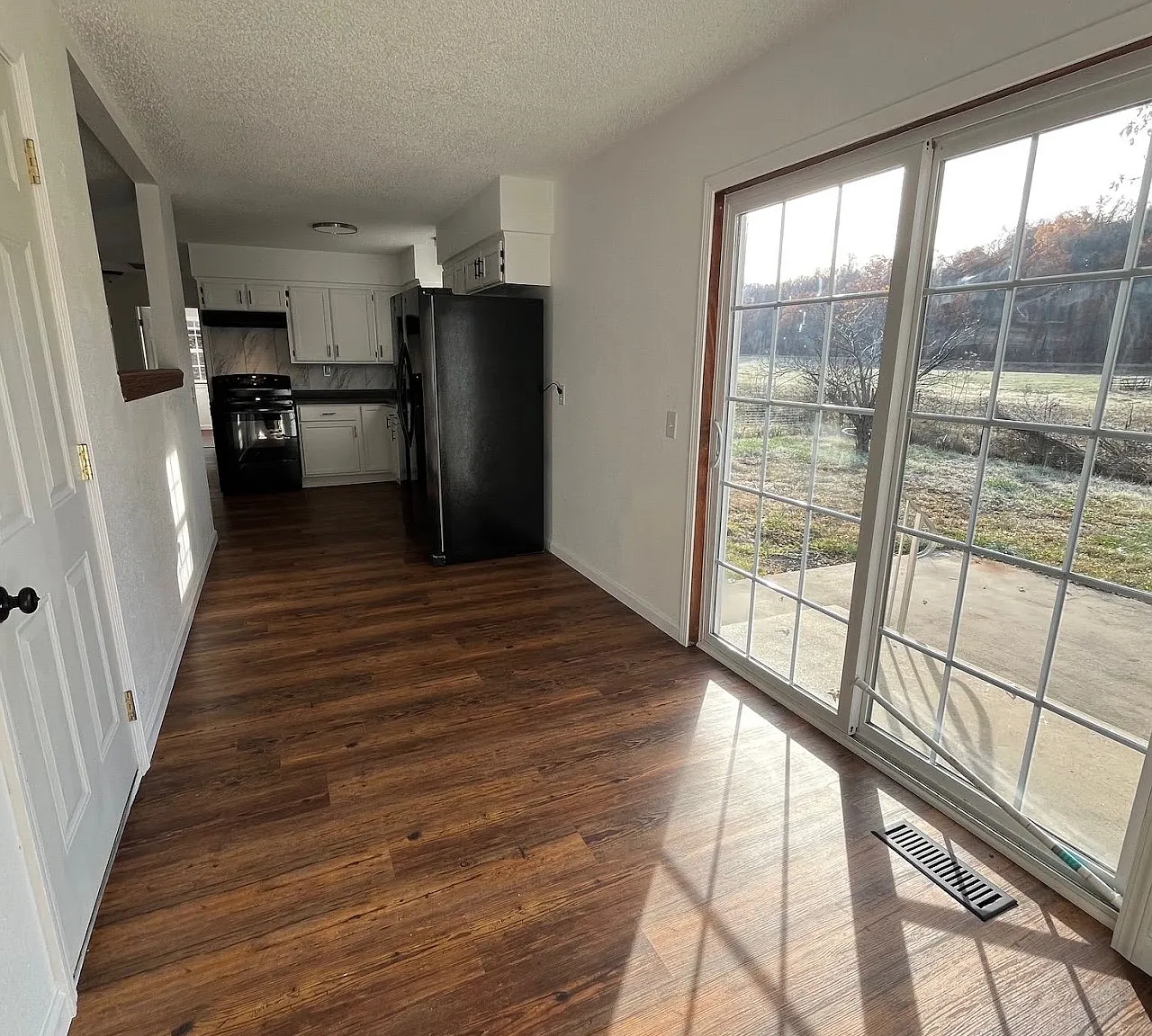 3 bed, 1000 sqft, $1,000 — Photo 3