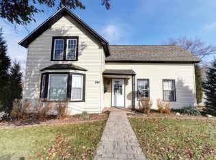 244 Crystal St #1A, Cary, IL 60013