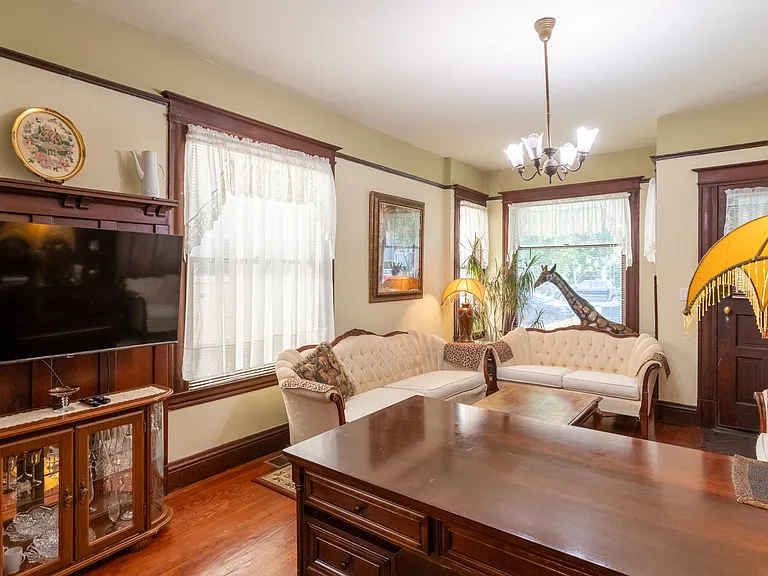 2216 I St — Photo 2