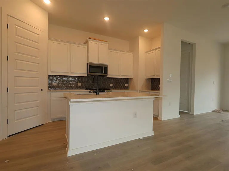 13211 Keefer Dr — Photo 3