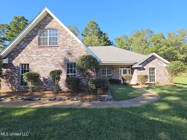 108 Comanche Dr, Terry, MS 39170