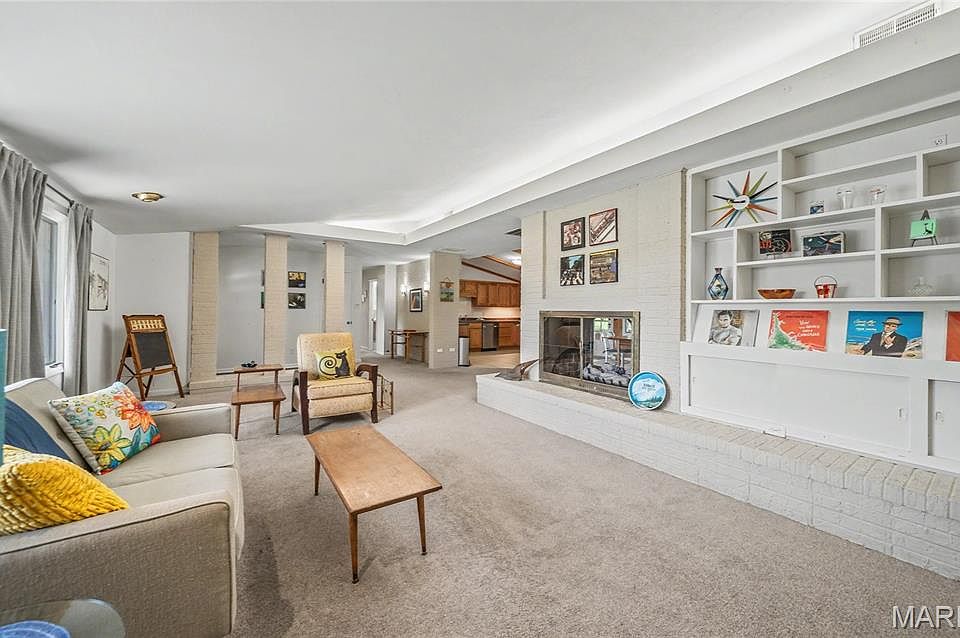 1st image of 32 Sydney Ct