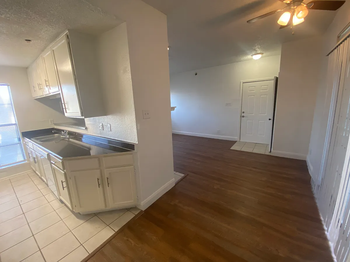Building Photo - 4316 Swiss Ave #110