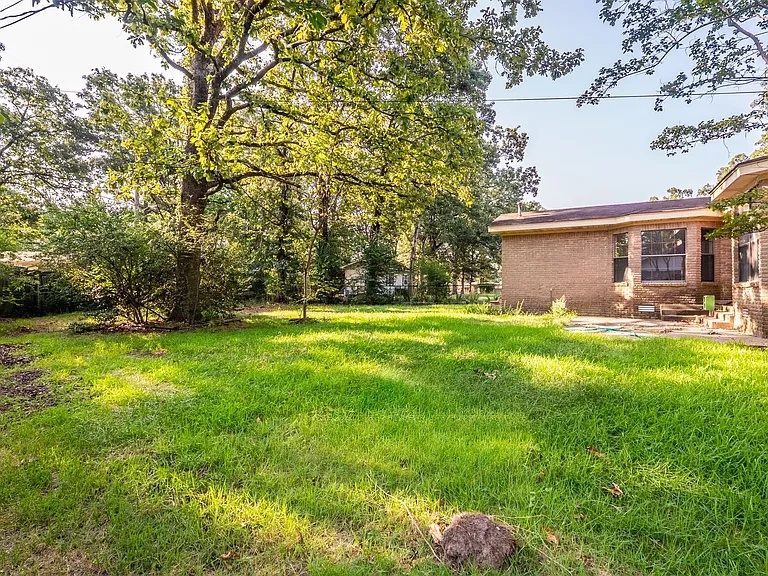 602 W Devon Ave — Photo 8