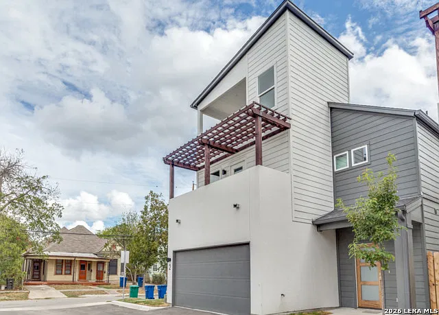 3 bed, 2.5 bath, 1420 sqft, $2,295 — Photo 2
