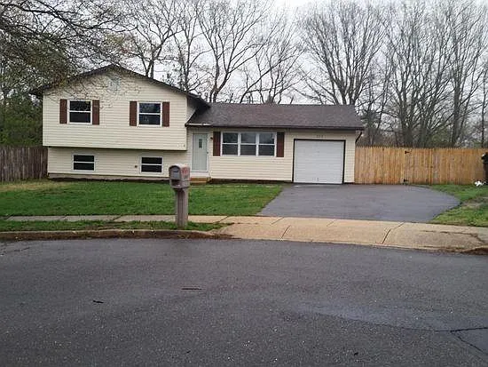 899 Nantucket Ct — Photo 1