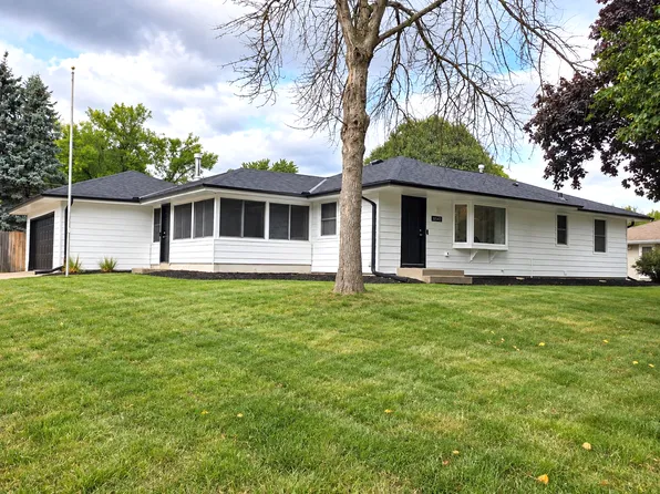 8542 Greystone Ave S, Cottage Grove, MN 55016