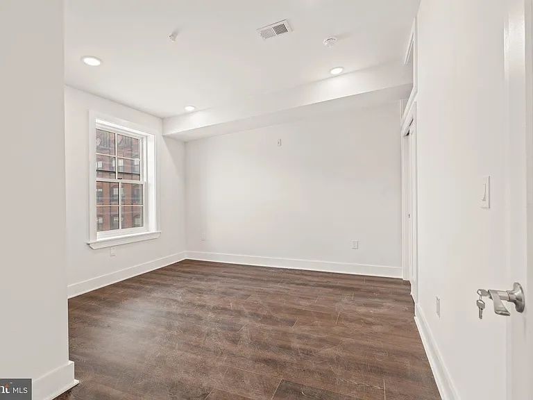 253 N 3rd St #4 — Photo 12