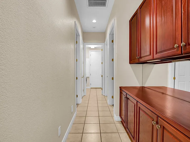 9101 Crystal Lake Ct — Photo 41