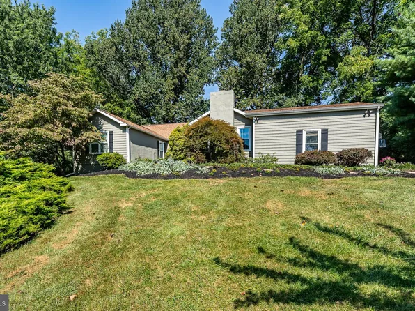 937 Aronimink Dr, Malvern, PA 19355