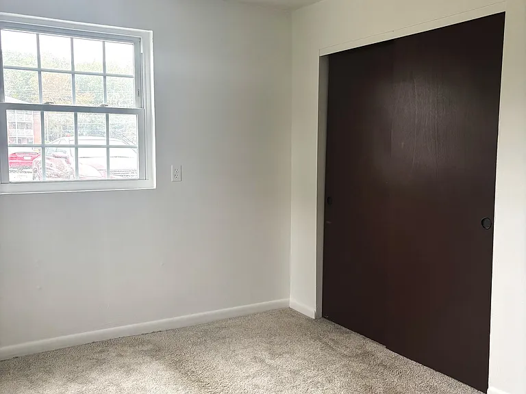 Governor Weare Apartments — Photo 38