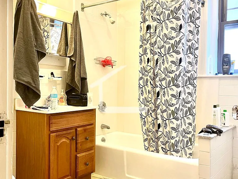 75B Longwood Ave #2R — Photo 8