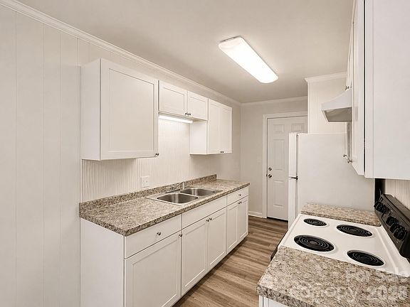 5th image of 1316-1318 Old Landsford Rd