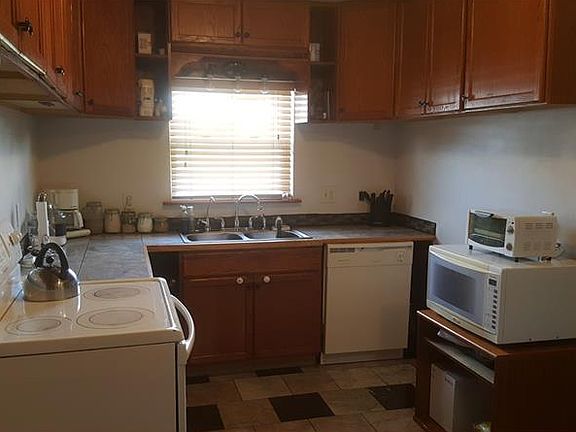 5th image of 502 Pinehill St