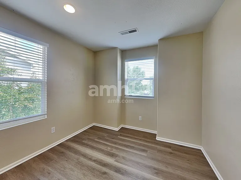 201 Stagecoach Ln — Photo 16