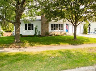 806 W Grove St, Greenville, MI 48838