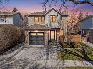 3017 Silverthorn Dr, Oakville, ON L6L 5N4