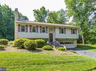 10423 Artemel Ln, Great Falls, VA 22066
