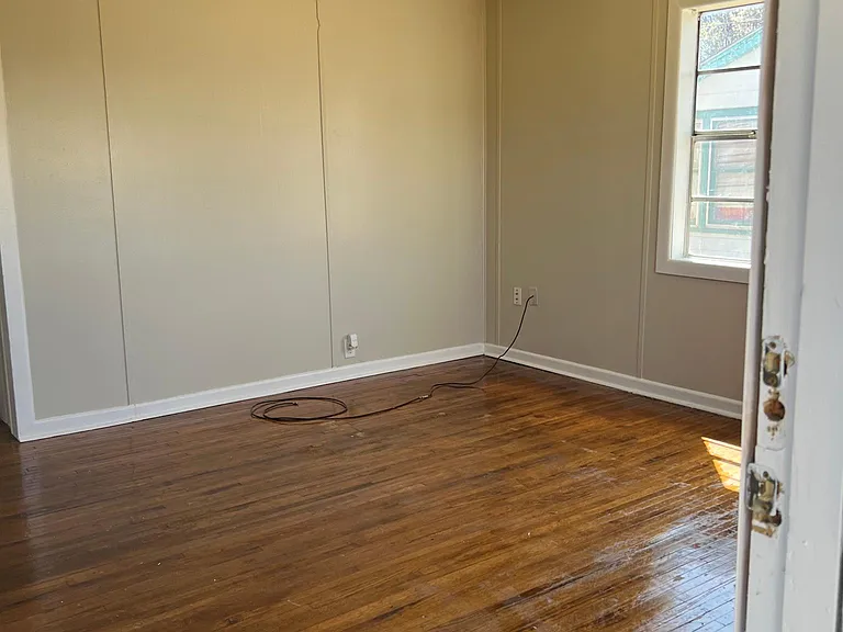 310 NE Alpine Dr — Photo 2