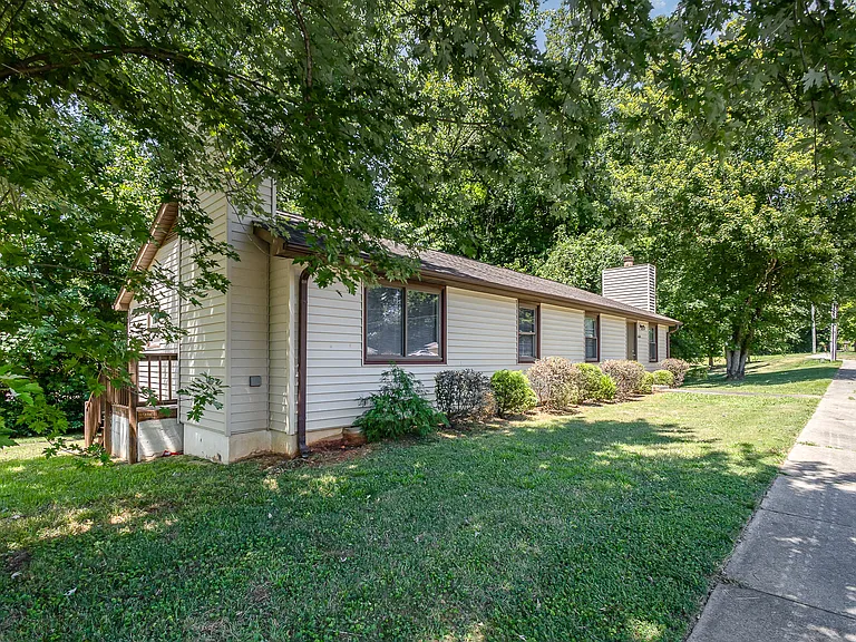3131 Vestal Pl — Photo 12
