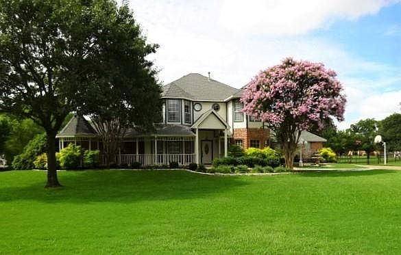 1st image of 906 San Saba Dr