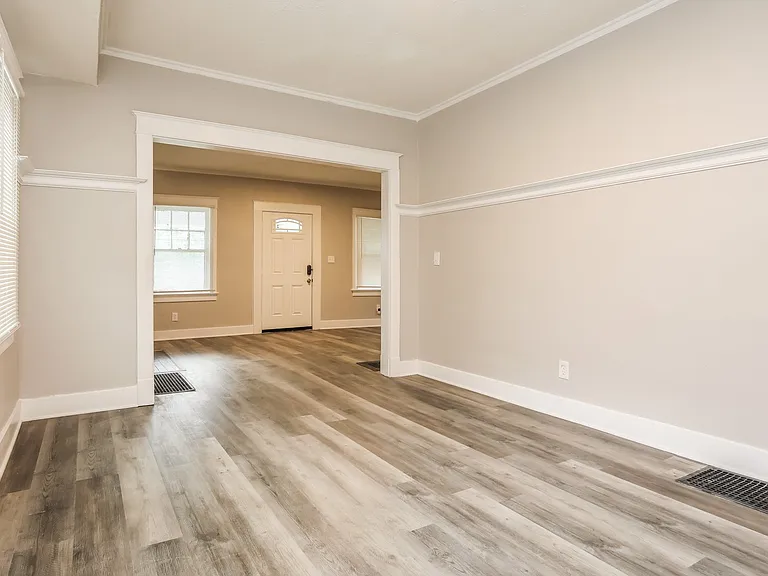 1666466_019_living_room_13077036.jpg
