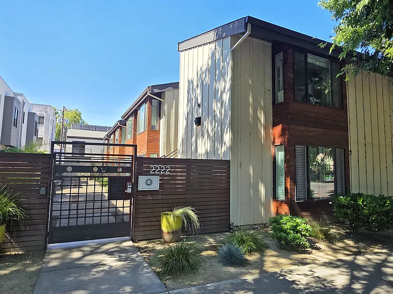 2222 I St #15 — Photo 20