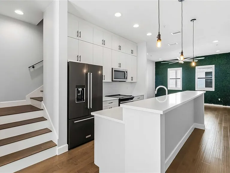 1332 W Gray St #5 — Photo 3