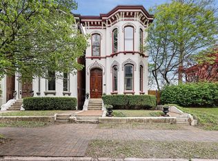 1827 Kennett Pl, Saint Louis, MO 63104