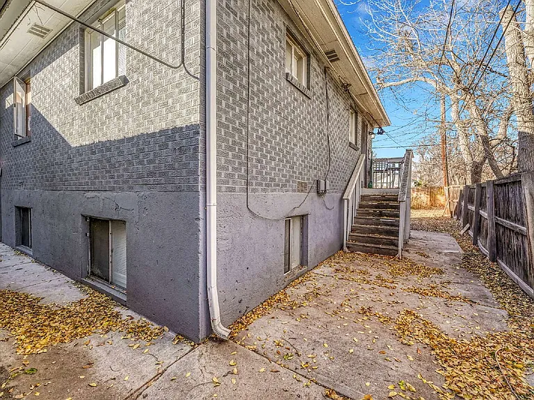 1201 Brentwood St #1209 — Photo 25