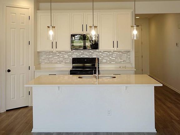 5th image of 1082 Rubinette Ln