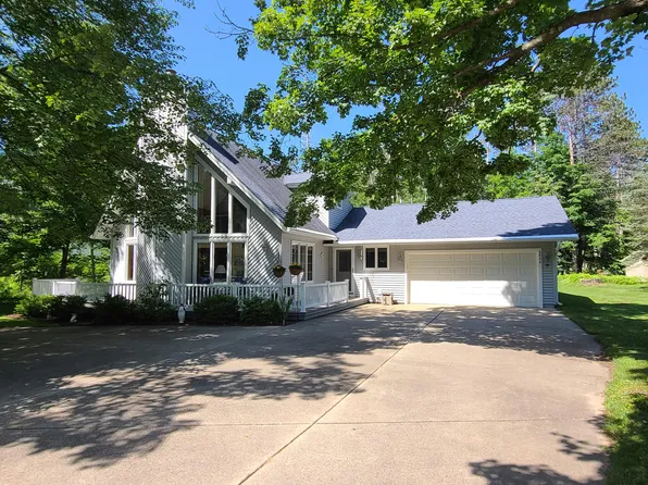 6806 Saint Andrews Dr, Gaylord, MI 49735