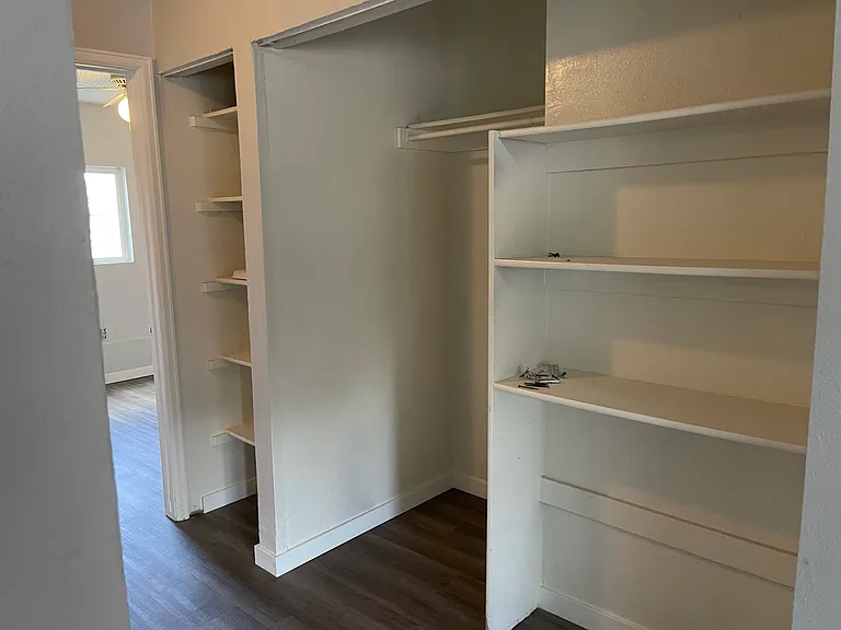 349 Gahart Dr #C — Photo 2