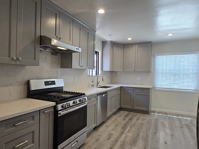 521 N Vermont Ave — Photo 14