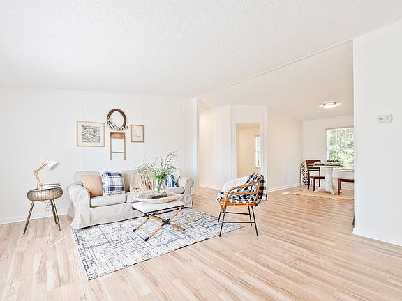 2nd image of 221 Cedar Ct