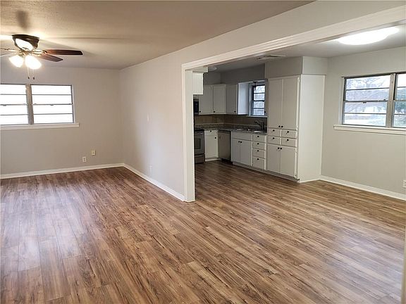 4th image of 505 W Hanna St