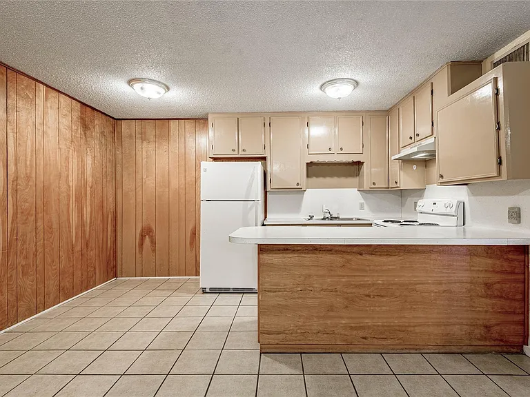 120 McAdams Ln #E — Photo 6
