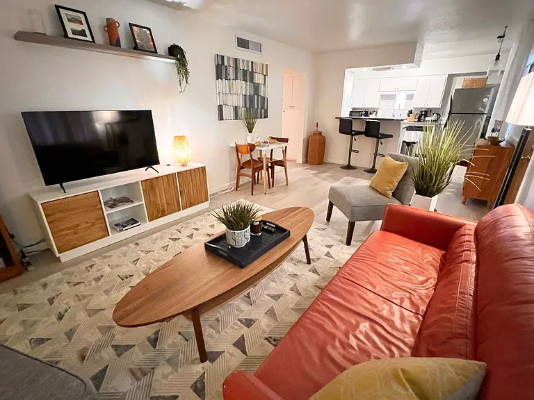 6906 E 4th St #2 — Photo 4