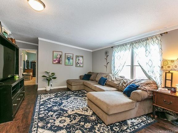 4th image of 203 Sandy Creek Ct