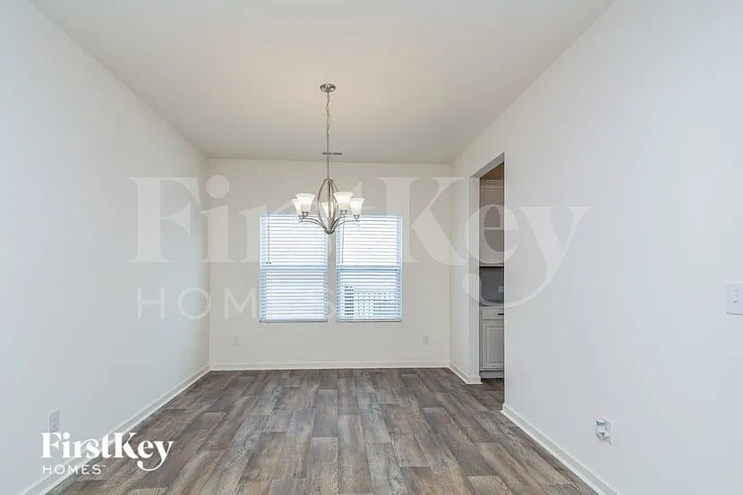 3 bed, 2.0 bath, 1835 sqft, $2,520 — Photo 4