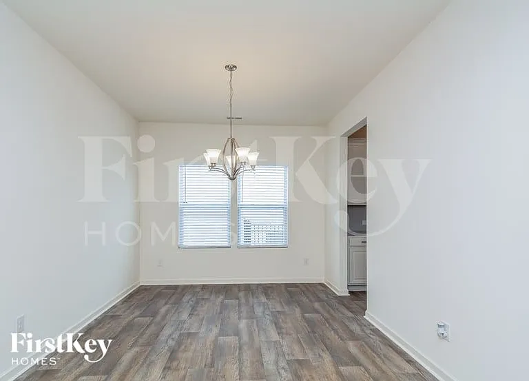804 Atlantis St — Photo 4