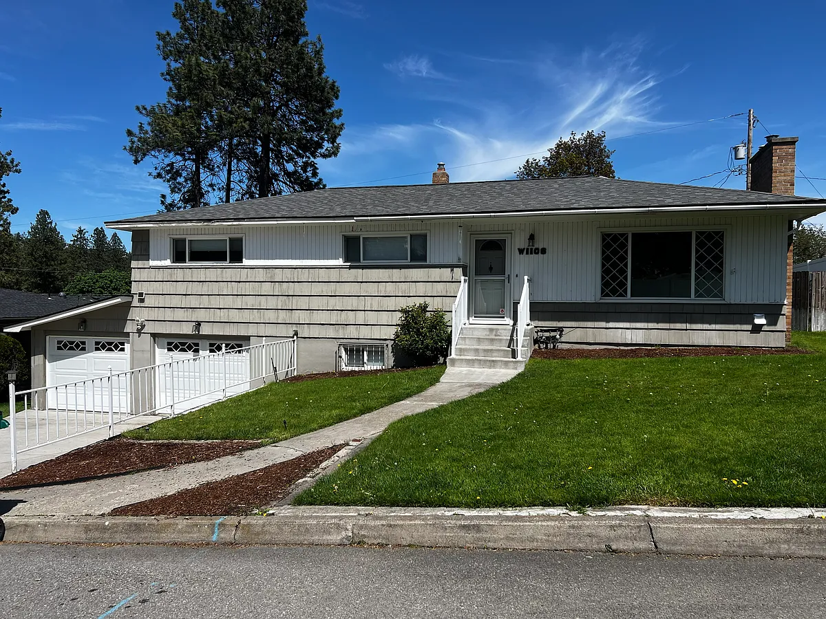 front - 1106 W Claney Ct